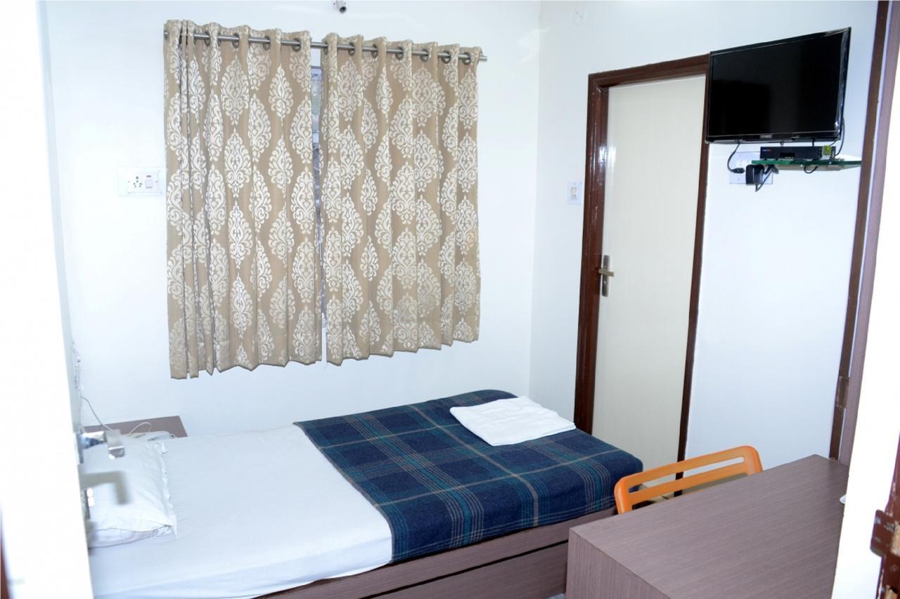 Hotel Kuber Nagpur Exteriör bild