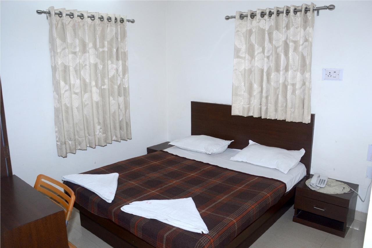 Hotel Kuber Nagpur Exteriör bild